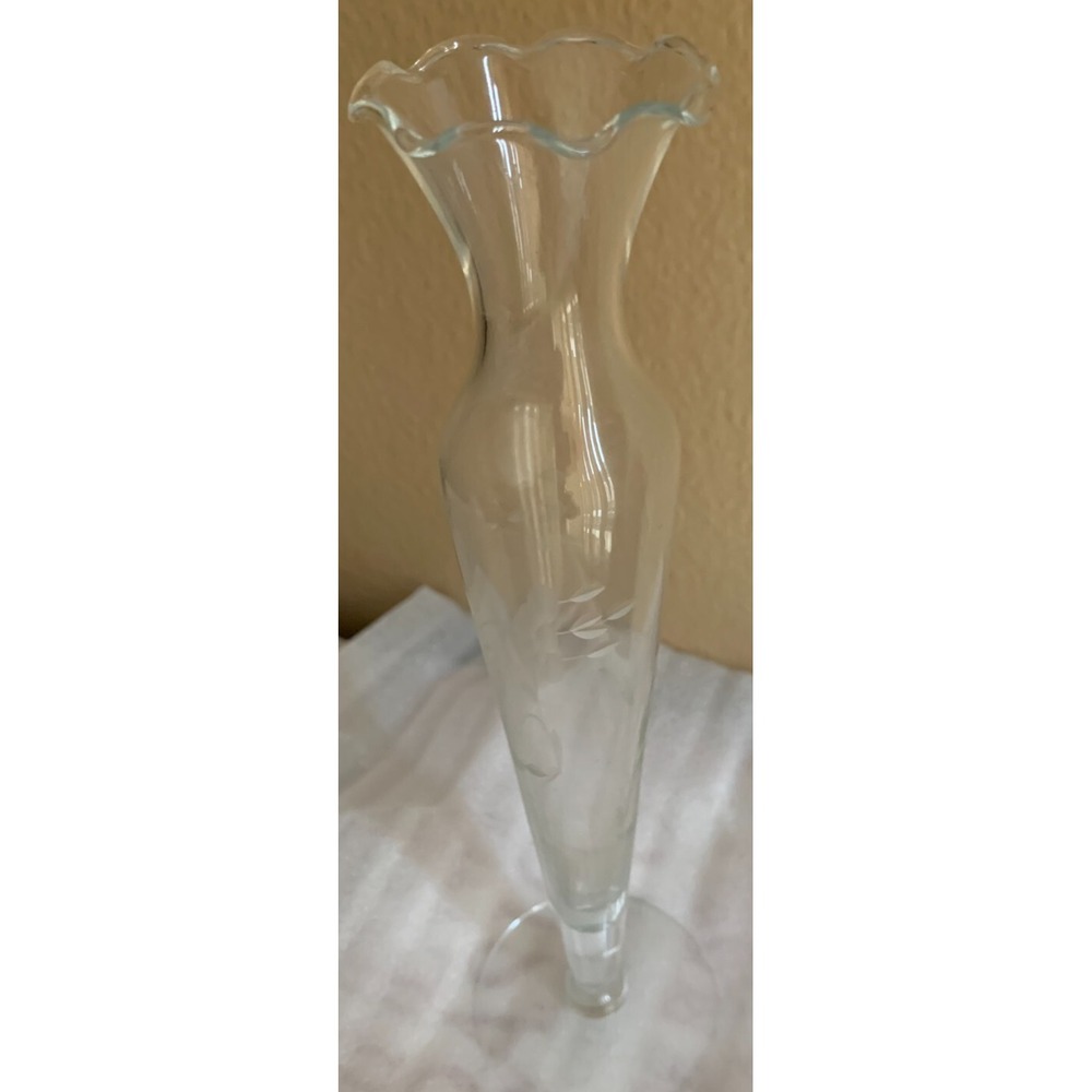 Vintage Princess House Etched Heritage Tall Crystal Ruffled Bud Vase Pre-Owned.